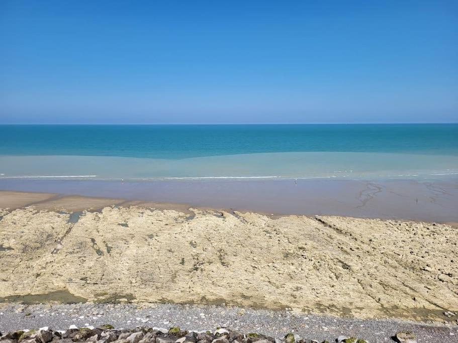 Appartement Vue Mer A 100 M De La Plage Ault Exterior foto